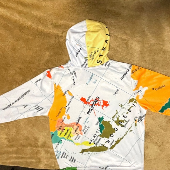 Men's Hoodie Pullover Sweatshirt with Graphic Global Map -- Size L  (Never worn) - Picture 8 of 9